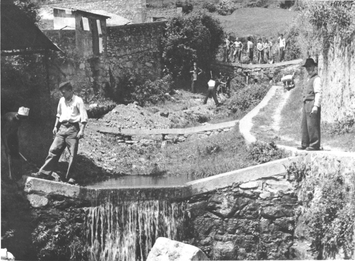 Costruzione dello sbarramento della Valvendra, oggi via Golgi (anni '50 del '900) - archivio fotografico D. Oberti
