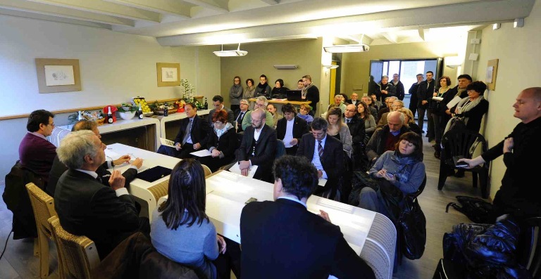 Sala gremita per la conferenza stampa ''Il lago d'Iseo si unisce'' (Ph. Sbardolini)