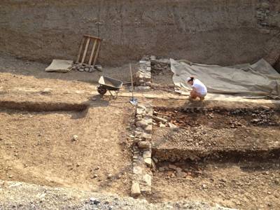 lavori di scavo alla necropoli - particolare (foto: M. Agliardi)